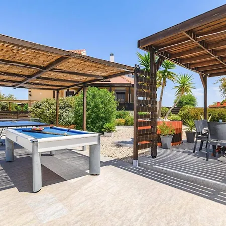 فيلة Alnika Azalea By